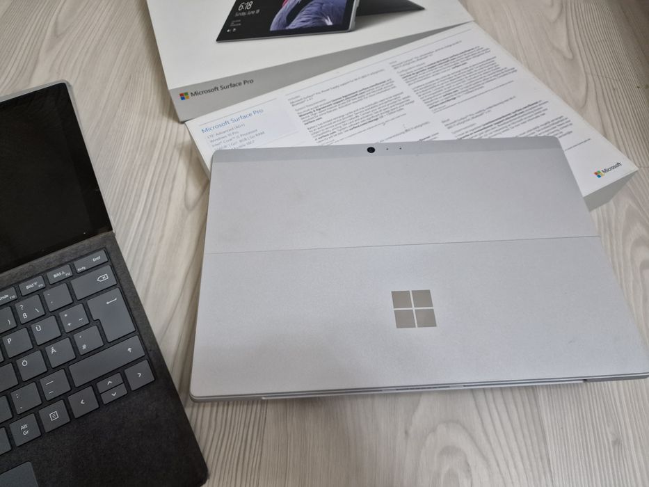 Microsoft Surface Pro 5 1807 i5 256GB Windows Pro