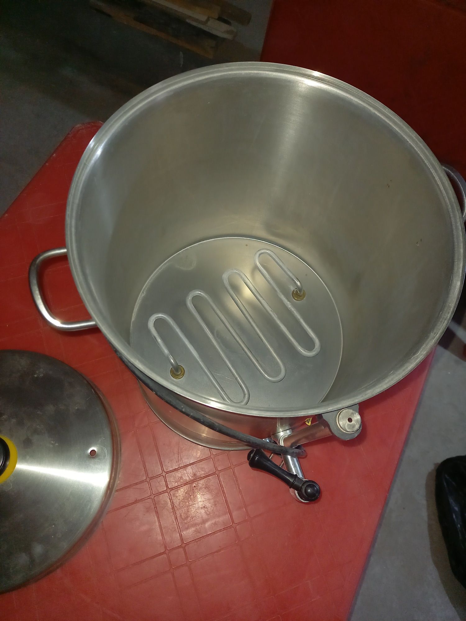 Samavar sotiladi.