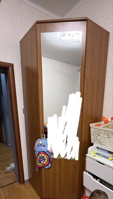 Шкаф угловой вместительный