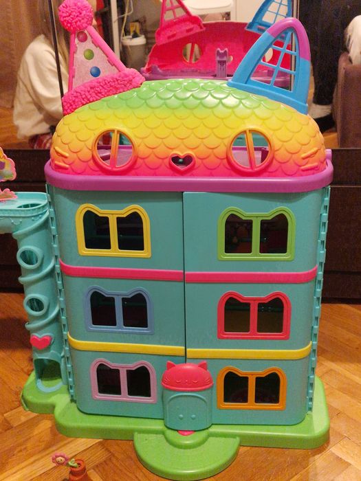 Casa lui Gabby Part House, lumina si sunetul, set de joaca cu figurine