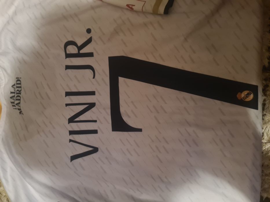 Оригинал блуза  Real madrid на Vini. Jr. размер   м