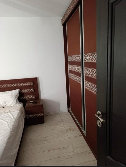 Inchiriez apartament 3 camere ,centru