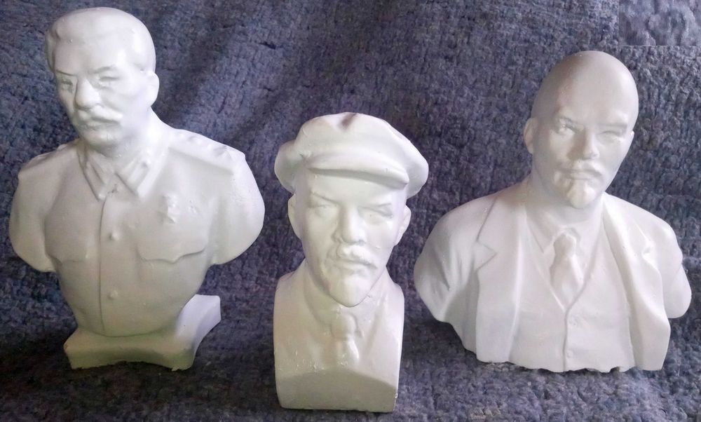 Гипсови скулптури на Ленин и Сталин до гърдите. СССР. възстановени