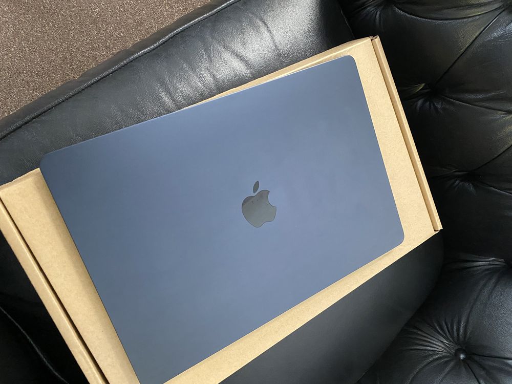 MacBook Air 15.3-inch / M2 / 8 Gb RAM / 512 gb / Space Black / Nou