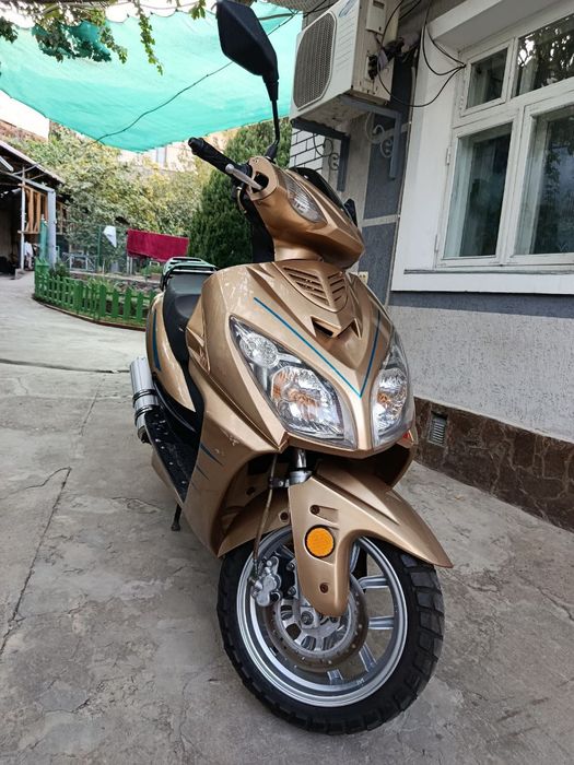 Скутер 150 куб   продаю срочно