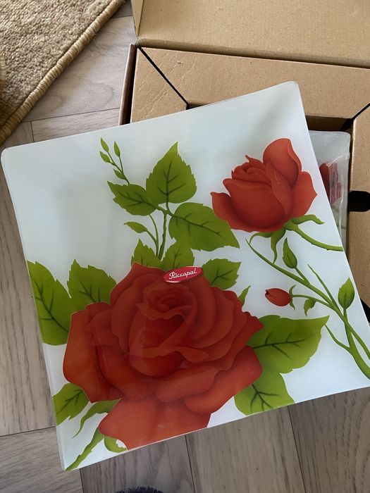 Продам набор тарелок