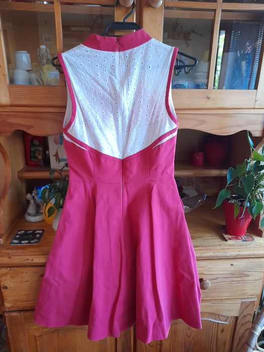 Дамски дрехи и аксесоари