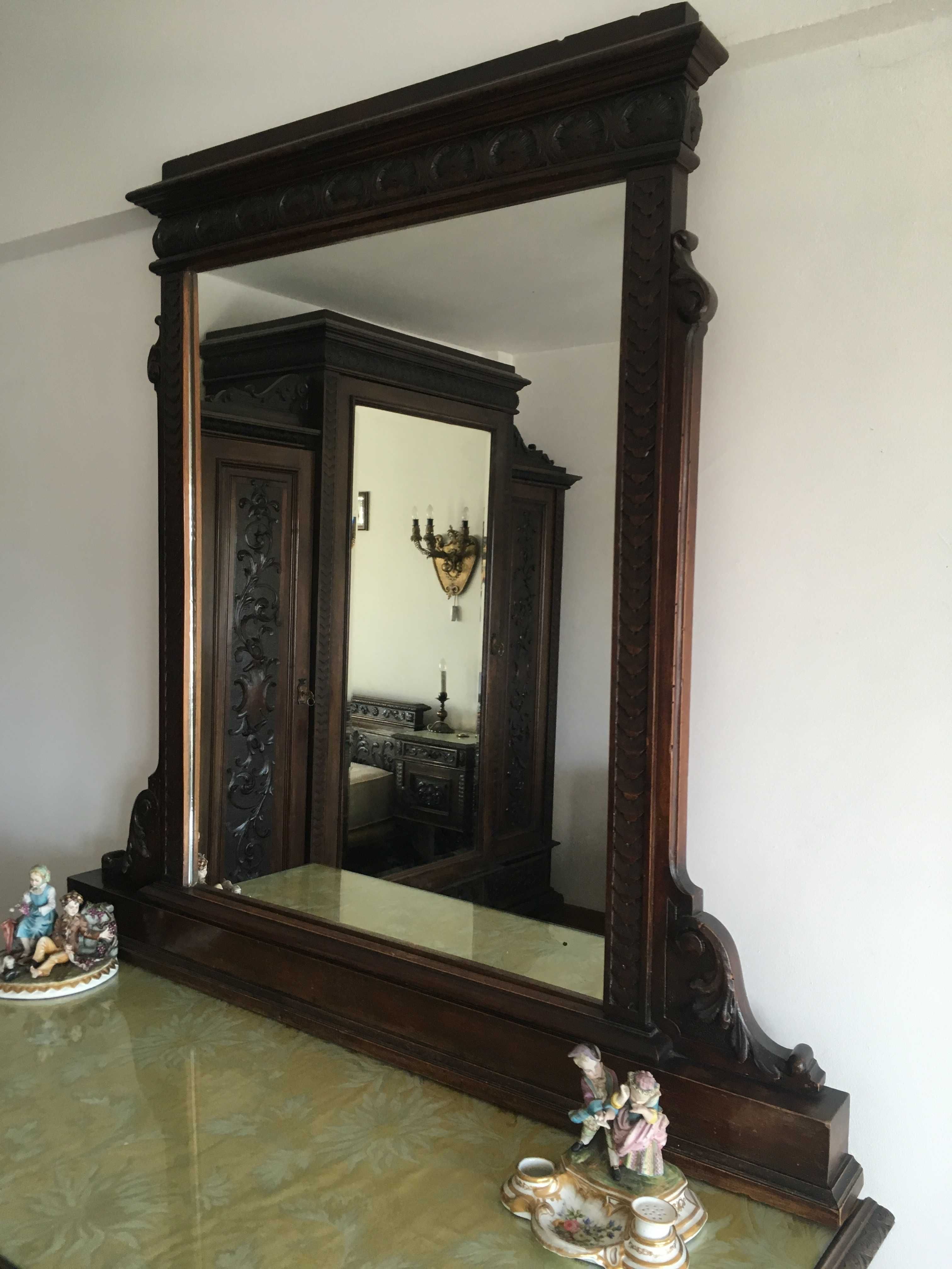 Comoda lemn sculptat, cu oglinda, obiect vechi de mobilier