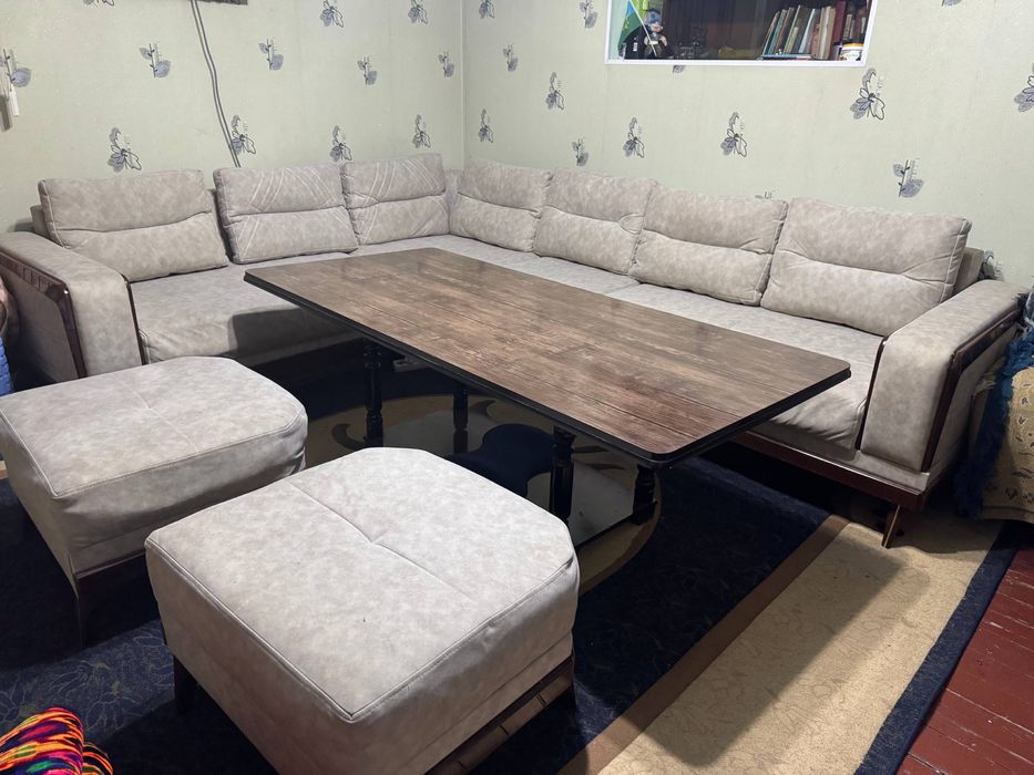 Продается диван со столом