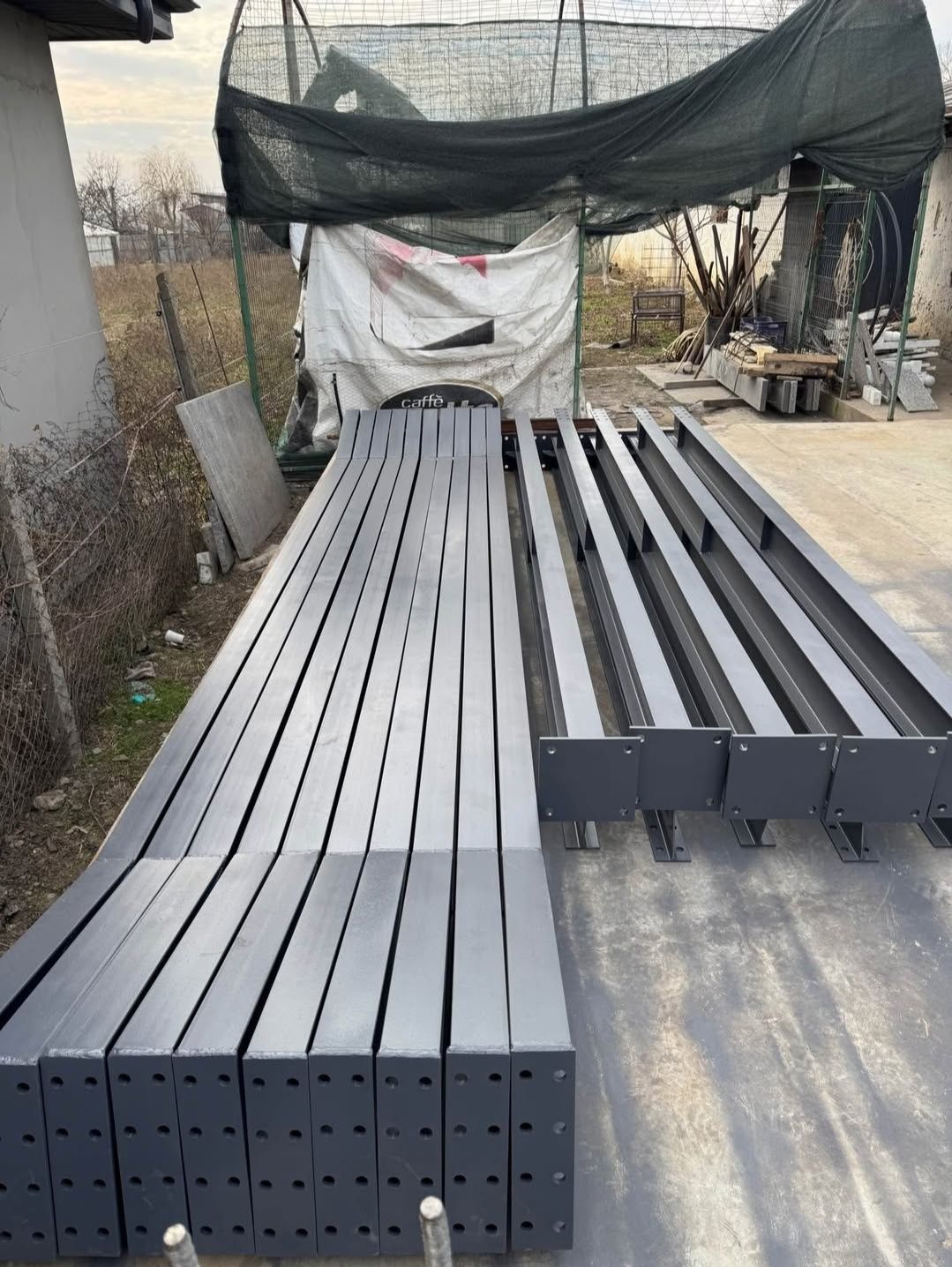 Vând hală metalica