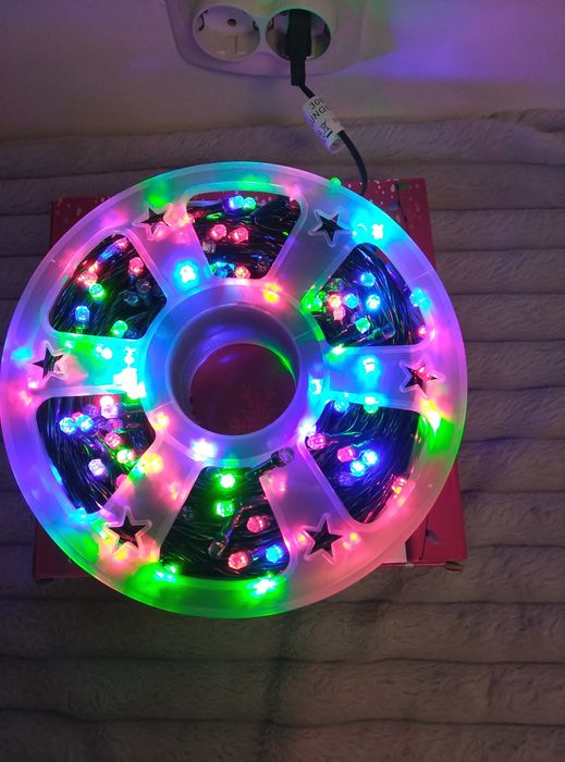 Instalație multicolor de exterior ghirlandă