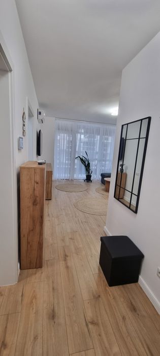 De închiriat apartament cu 2 camere la Shopping city cu loc de parcare