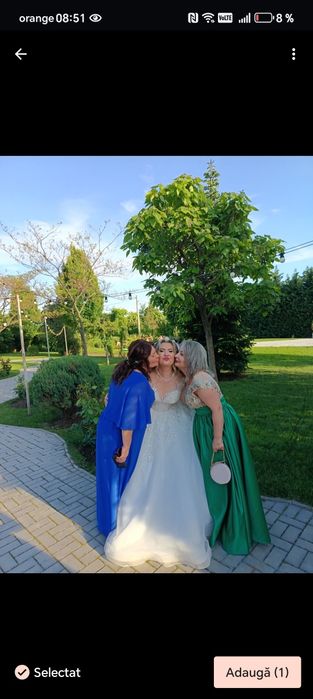 Vând rochița superba