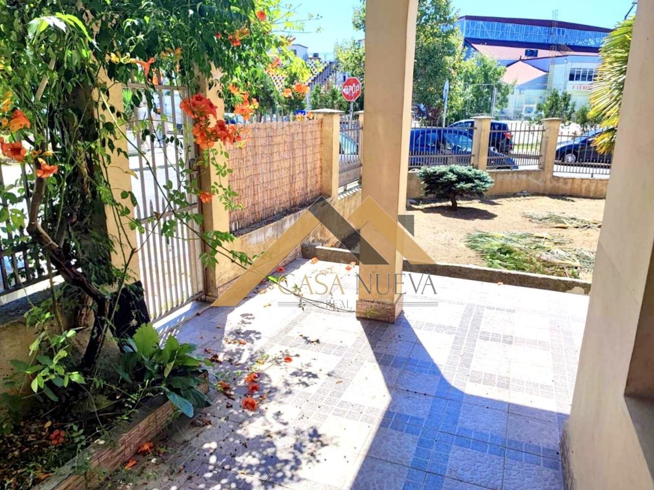 Продава се Къща в Приморско - 764 кв.м за 720 €/кв.м - Снимка #2