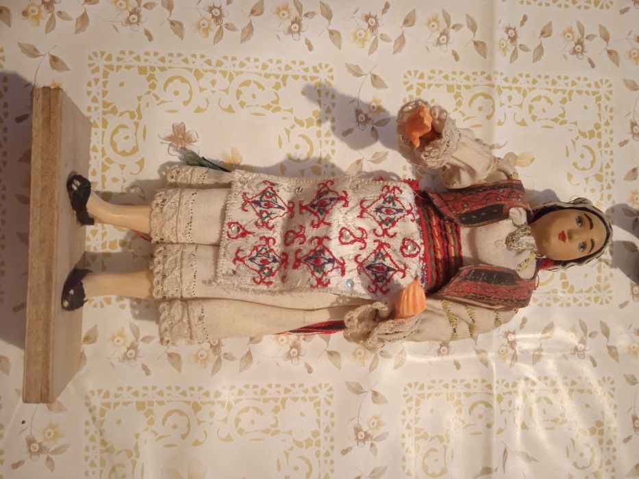 vand set papusi tradiitionale vintage Arta Crisana