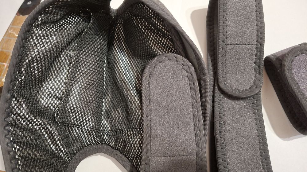 Aparat de masaj cu încălzire și vibrații tip genunchieră (umăr, cot).