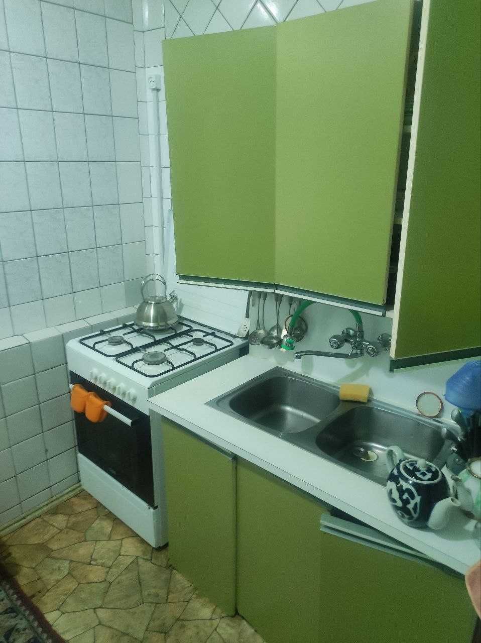 Продается 4 комнатная квартира . Сергели 2.  ориентир кафе 2 брата