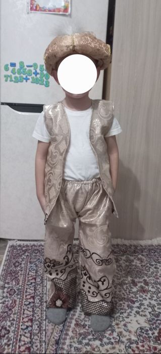 Продам новоголний костюм султана