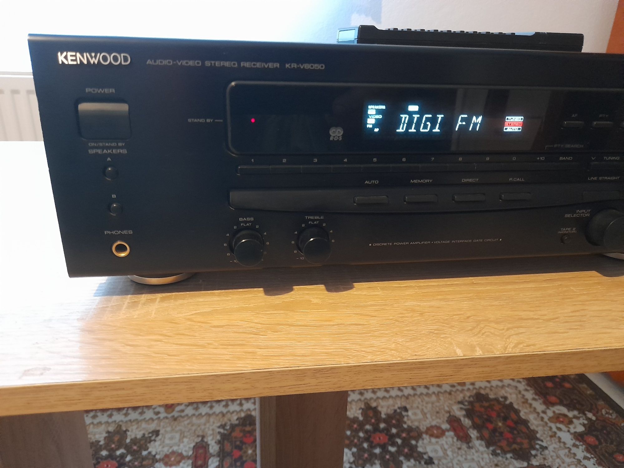 Kenwood 2x100wati cu telecomandă