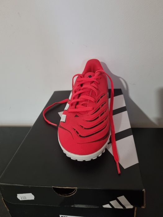 Ghete pentru fotbal Adidas predator