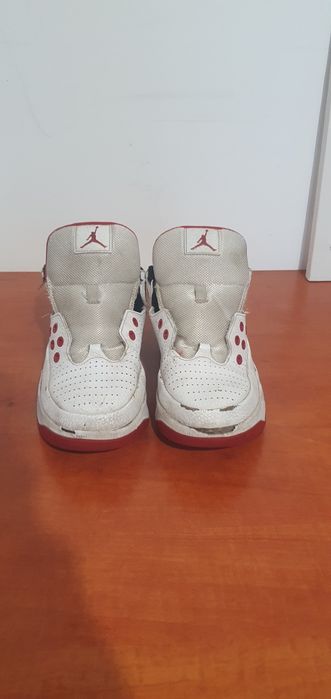 Jordan max aura 5