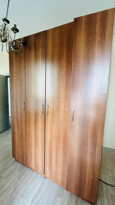 Срочно! Продам ШКАФ высота 2,60, 2,20 ширина, глубина 55.