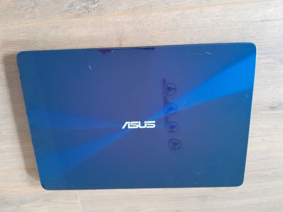 Asus Zenbook UX530UX , 15,6 Fhd ,i7 7500U , 8 gb ram , Gtx 950 2 Gb