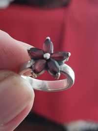 Inel din argint floare cu pietre naturale granate