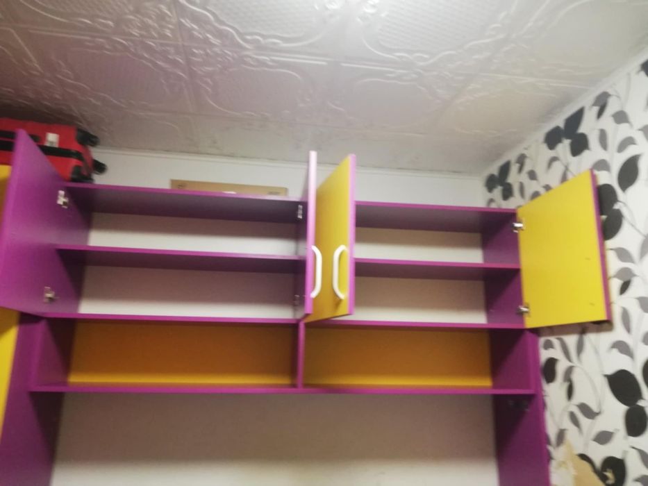 Se vinde mobilă dormitor copii,executată pe comanda pentru băiat și f