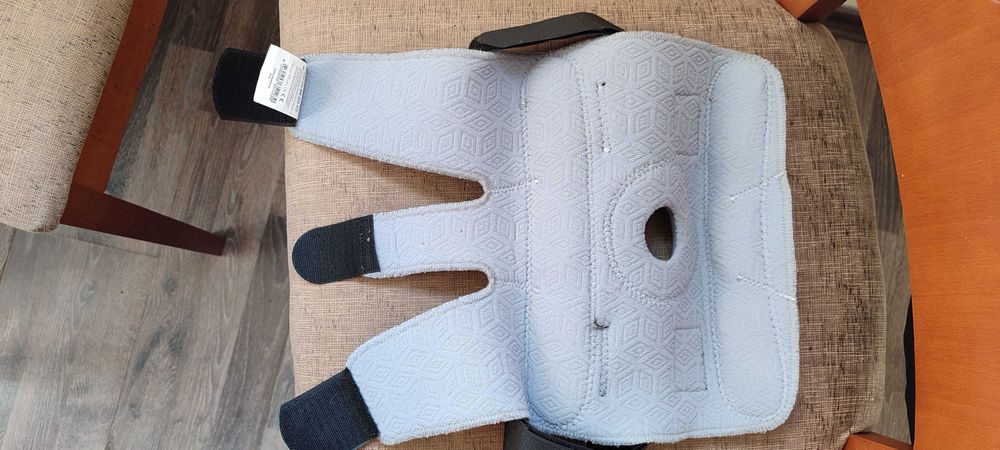 Наколенка с отвор на капачката размер S-M (36-38 см)