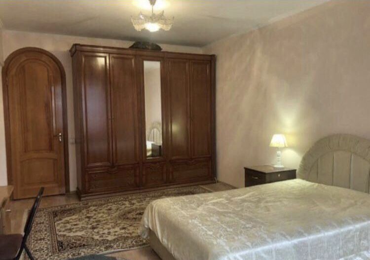 Подселение в комнату для девушки в благоустроенной квартире в центре.