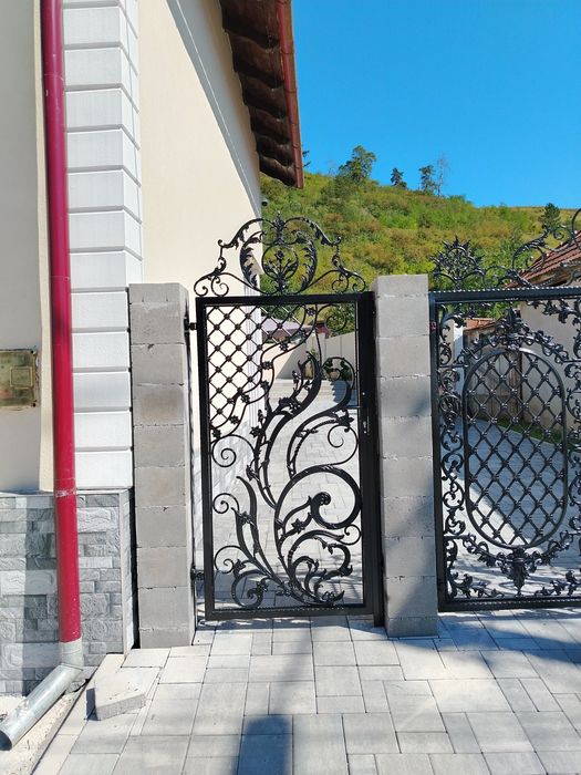 Porți și garduri din fier forjat