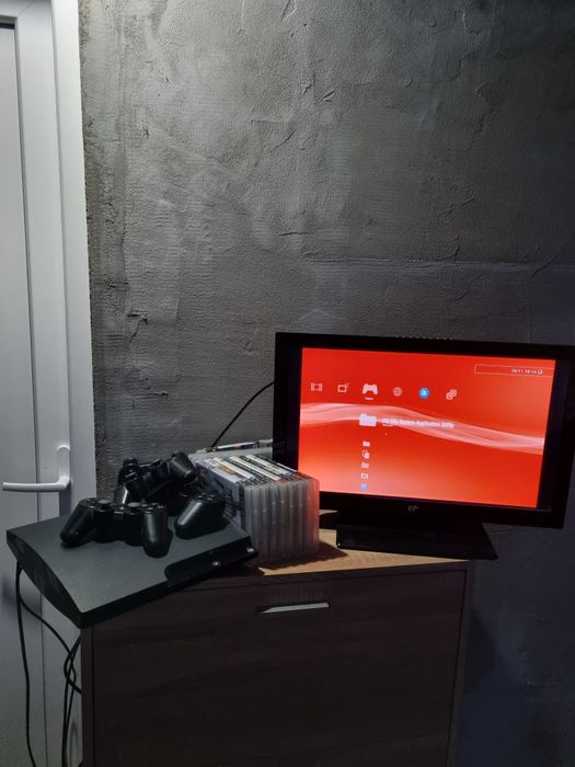 PS3 Slim + 4 controllere si 12 jocuri