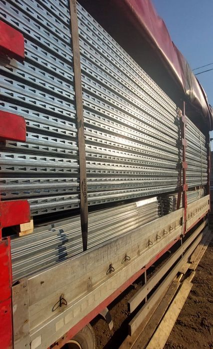 Rafturi metalice profesionale pentru depozitare marfa 540x550