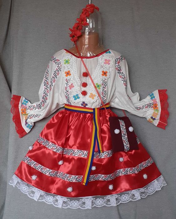 Costum popular pentru copii marimea 6 (7-8-9 ani)