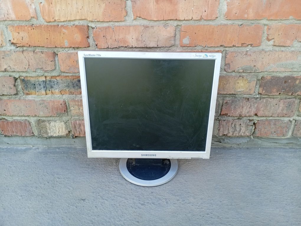 Манитор б/у SAMSUNG