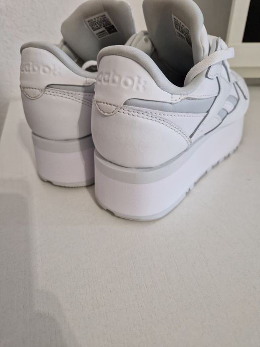 Reebok естествена кожа