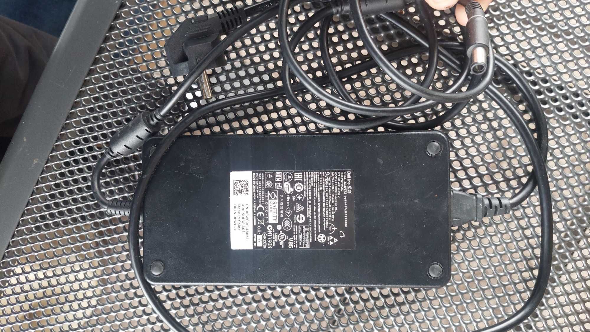Dell 7740 i9 9880 rtx 4000 17'' 16gb 512 nvme всичко работи без дъното