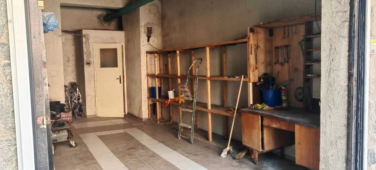 Дава се под наем Гараж / Паркомясто в София, Лозенец - 26 кв.м за 200 € - Снимка #3