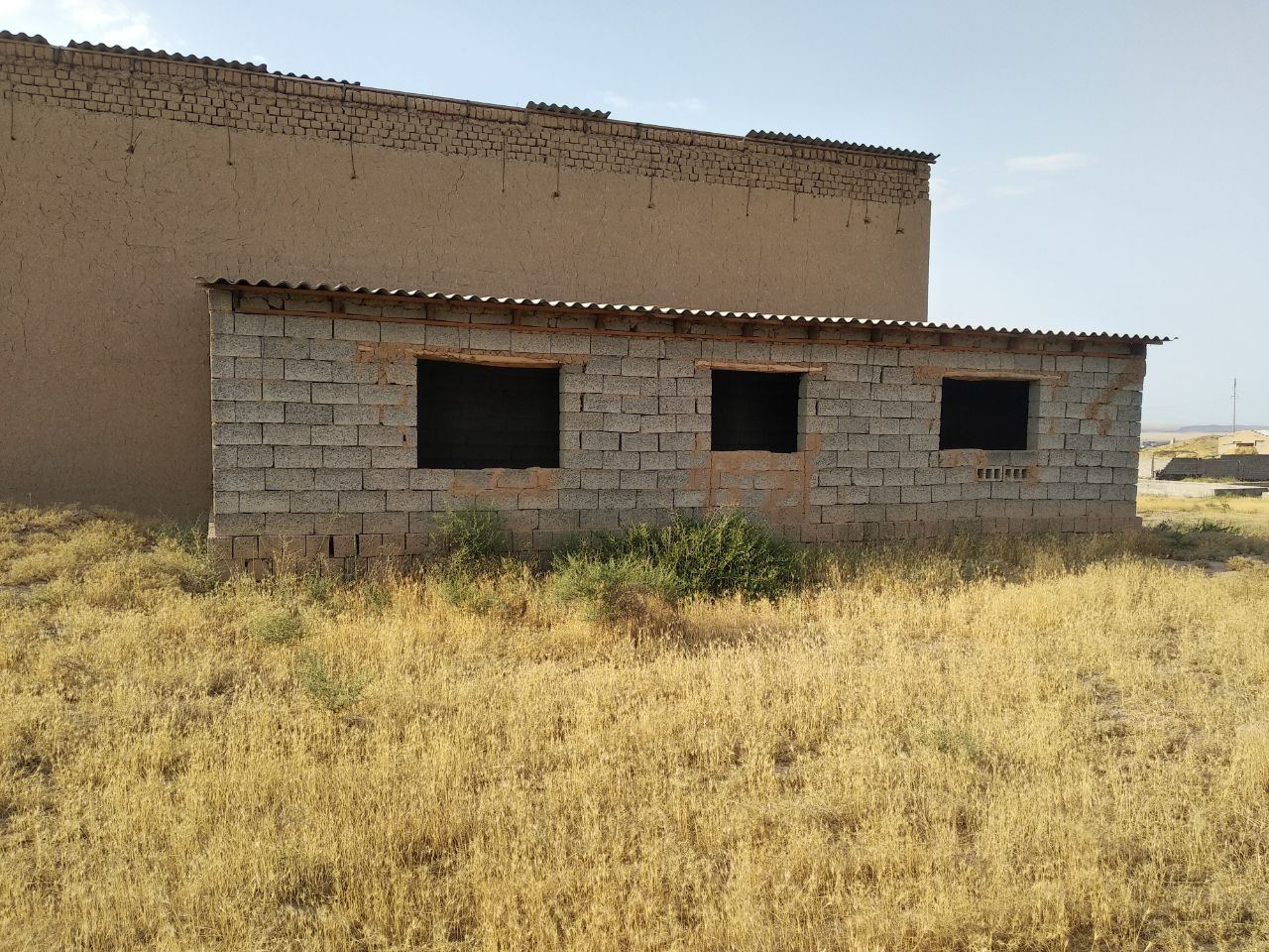 Uchastka sotiladi