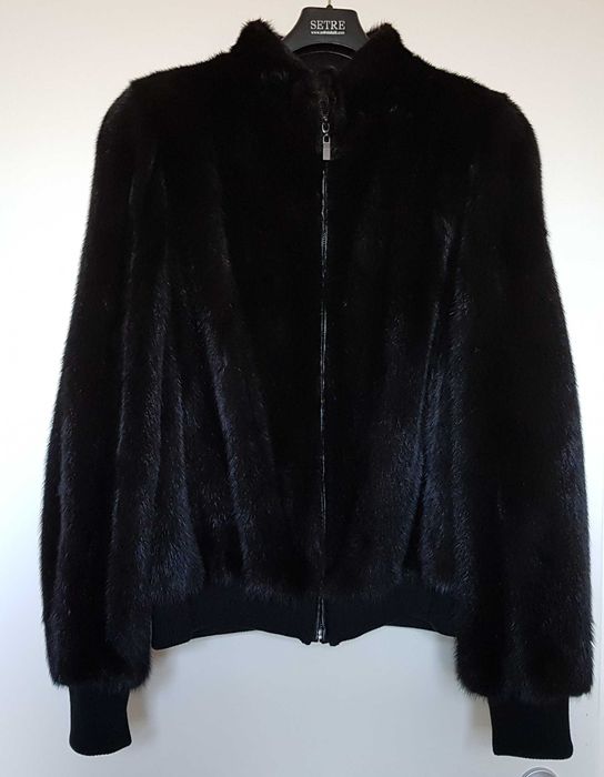 Дамско черно палто с естествен косъм от норка