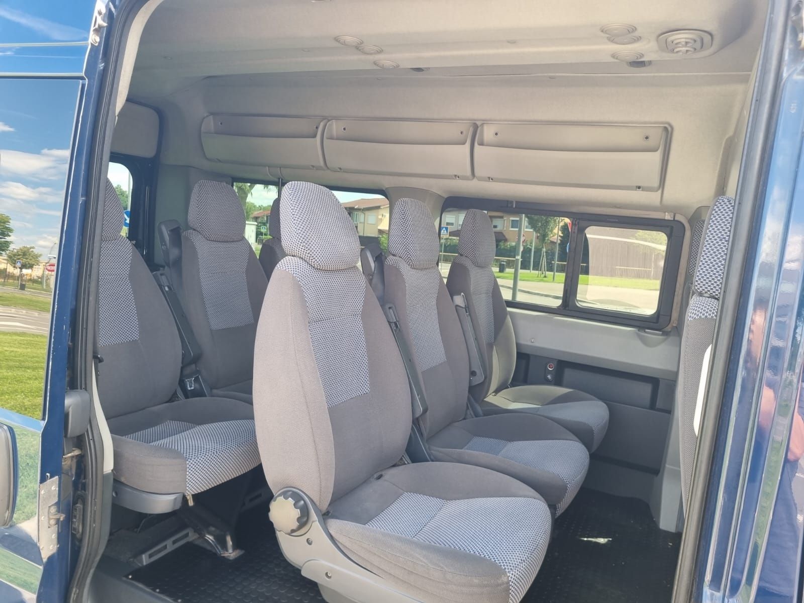 Inchiriez auto duba 8 si 9 persoane