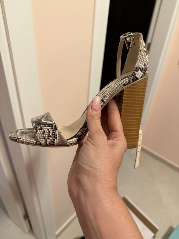 Сандали Steve Madden  38 номер