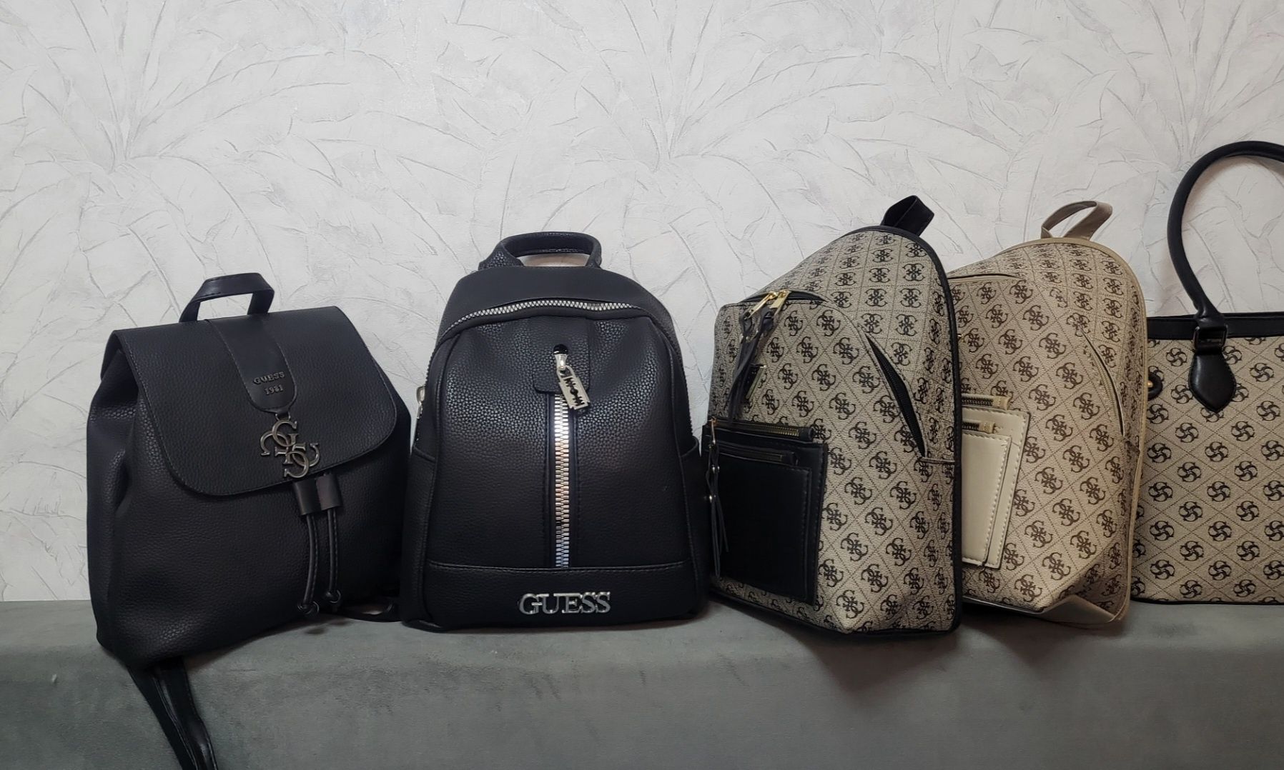 Клъч чанта Guess