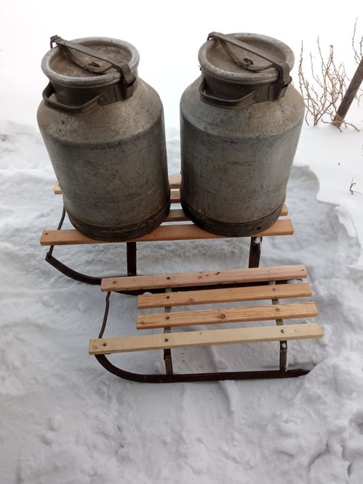 Санки бу в хорошем состоянии  для катания и для подвоза воды крепкие