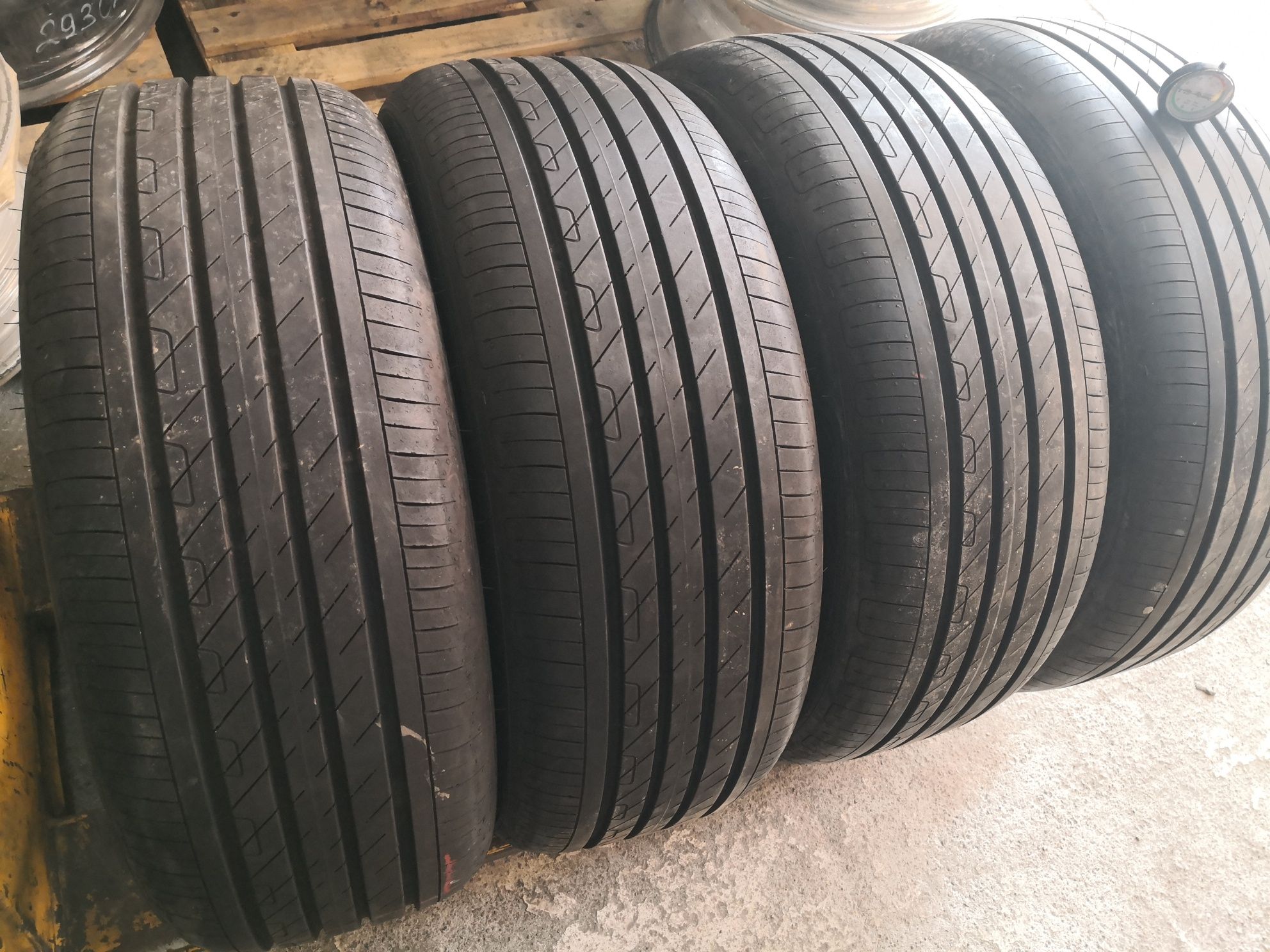 215 50 18 цола гуми като нови Goodyear dot 21 22 falken dot24