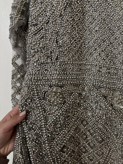 Рокля с камъчета