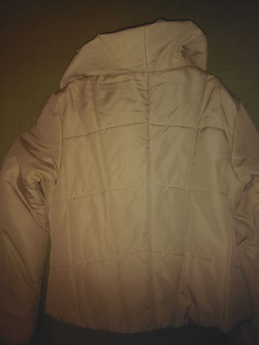 Geaca Noua de la Sisley, model foarte frumos, mar. S, M, L, XL