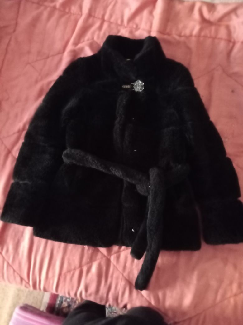 Продам срочно шубы состаяние хорошие