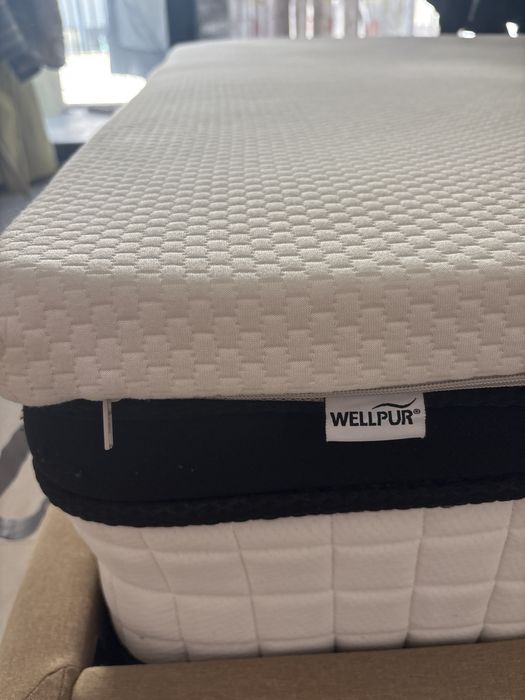 Vand Topper Wellpur, utilizat cu husa